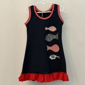 Artikl 3001- Suvenir dječja haljina bez rukava, plava s crvenim volanom - motiv četri ribe