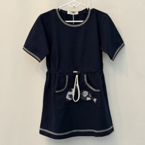 Artikl 3003- Suvenir dječja haljina kratki rukava,tamno plava,  prednji džepovi - motiv dvije